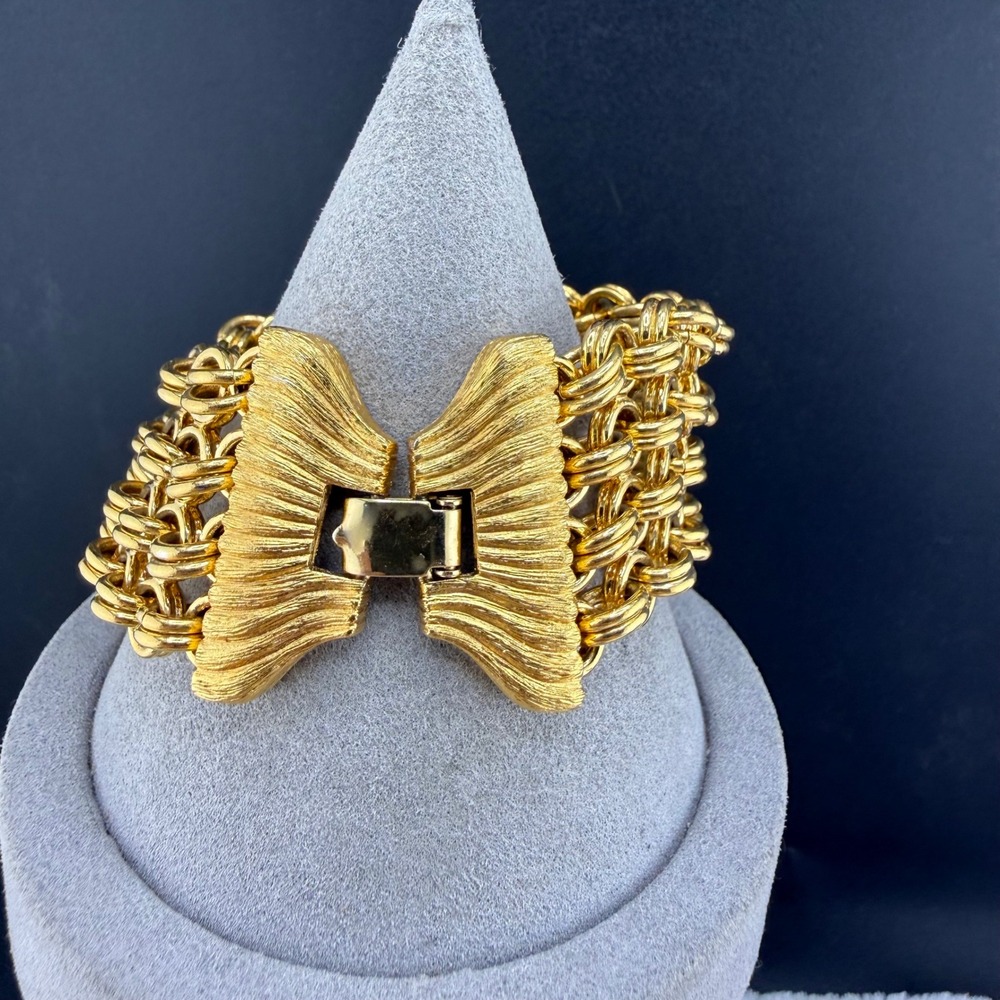 Vintage Monet Bracelet Bow Gold Tone Textured Multi Row Link Chain  7"